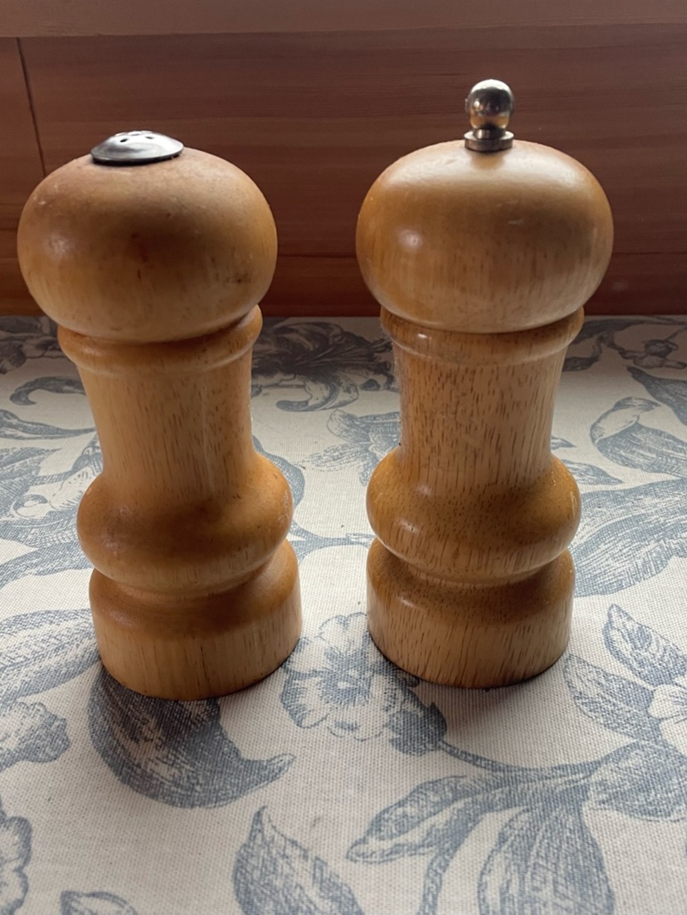 Wooden Salt and Pepper Mill Set - Light Natural Wood